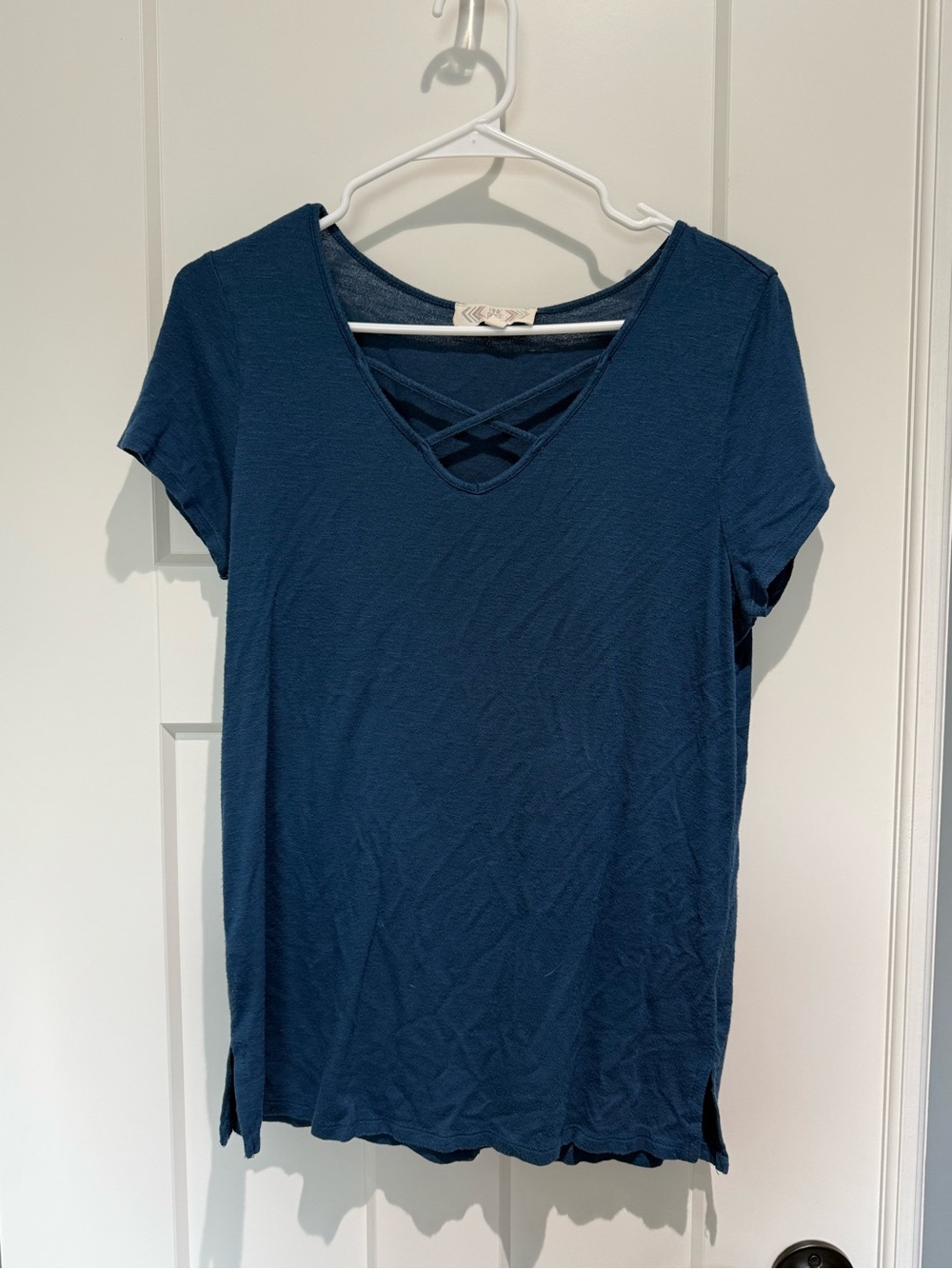Pink Rose blue criss cross short sleeve top size medium